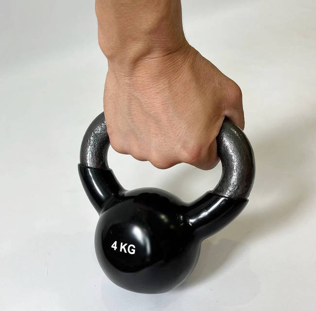 Гиря 14 кг металлическая с виниловым покритием GymBeam