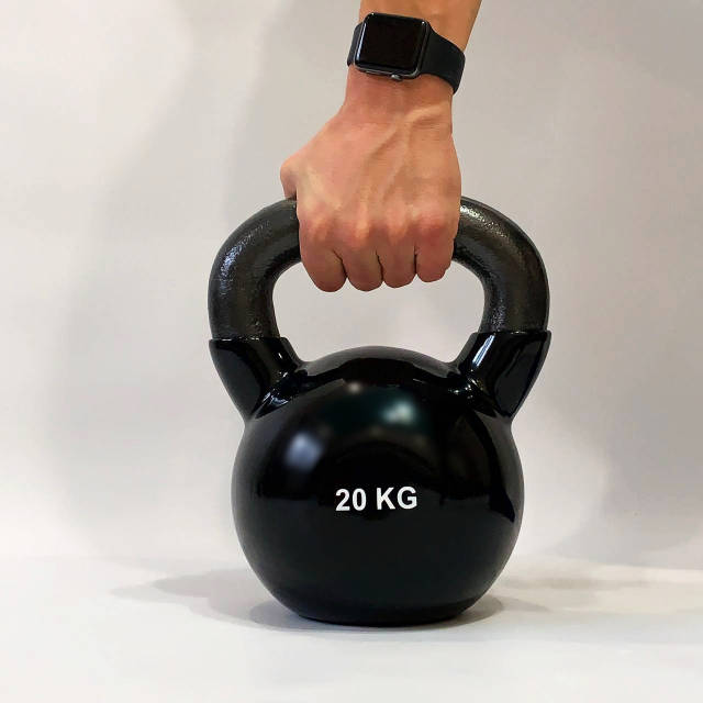 Гиря 14 кг металлическая с виниловым покритием GymBeam