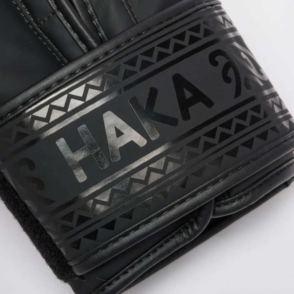 Боксерські рукавиці Leone GN329 HAKA Black 12 унцій (бинти в комплекті)