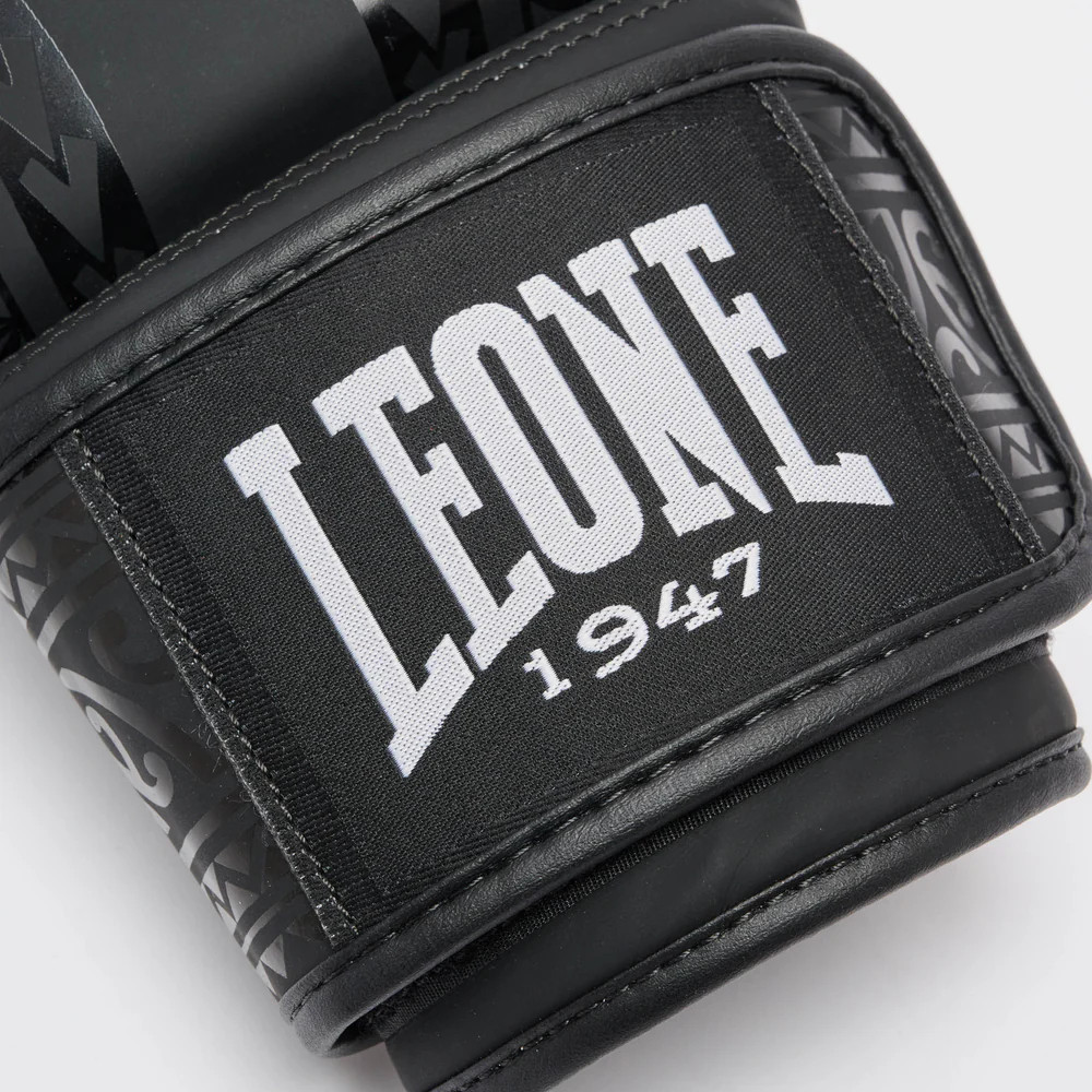 Боксерські рукавиці Leone GN329 HAKA Black 16 унцій (бинти в комплекті)