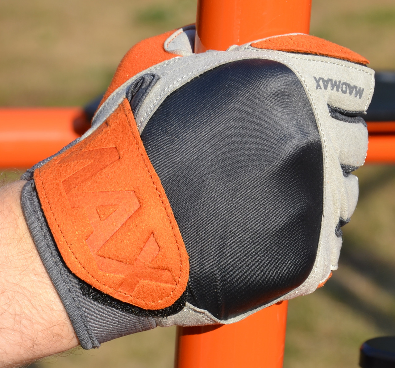 Рукавички для фітнесу MadMax MFG-850 Crazy Grey/Orange S