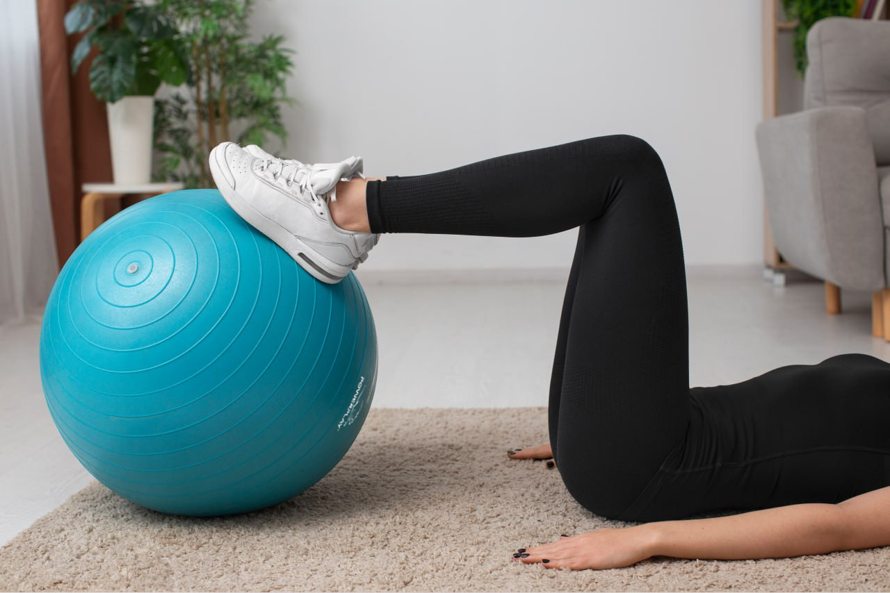М'яч для фітнесу (фітбол) PowerPlay 4001 Ø65 cm Gymball  М'ятний + помпа