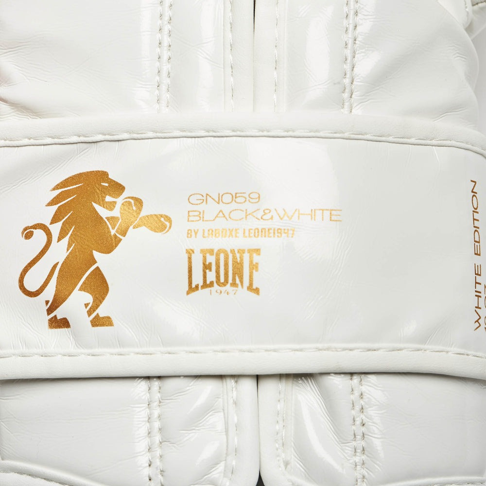 Боксерські рукавиці Leone GN059W White/Gold 12 унцій