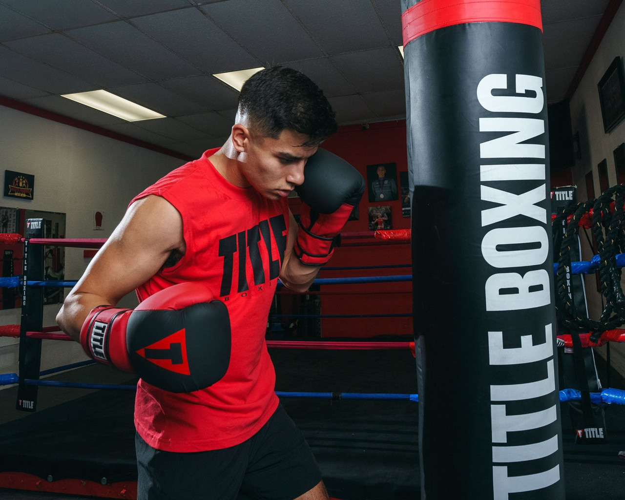 Боксерські рукавиці TITLE Boxing Guts and Glory Black/Red M 12oz