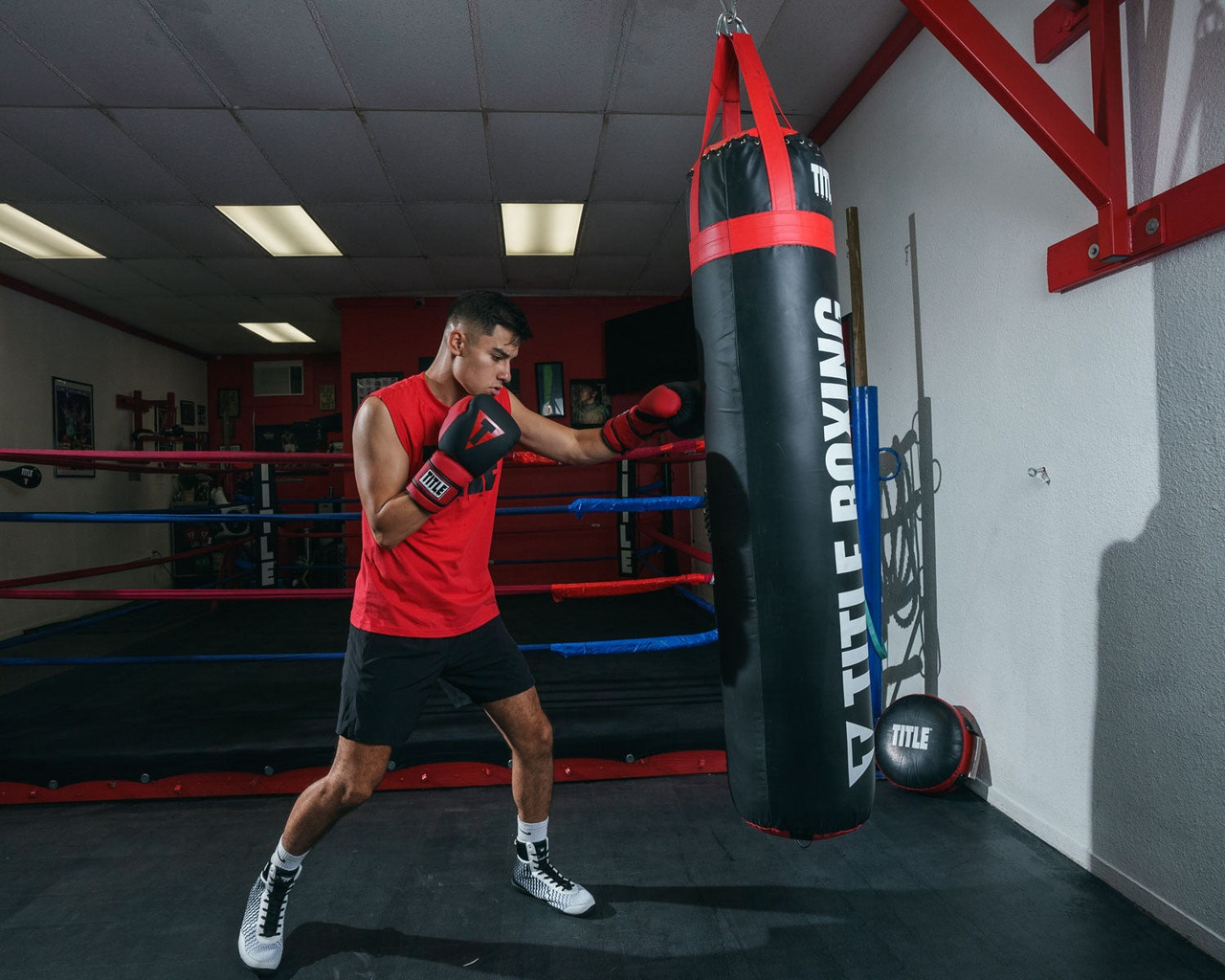 Боксерські рукавиці TITLE Boxing Guts and Glory Black/Red L 14oz