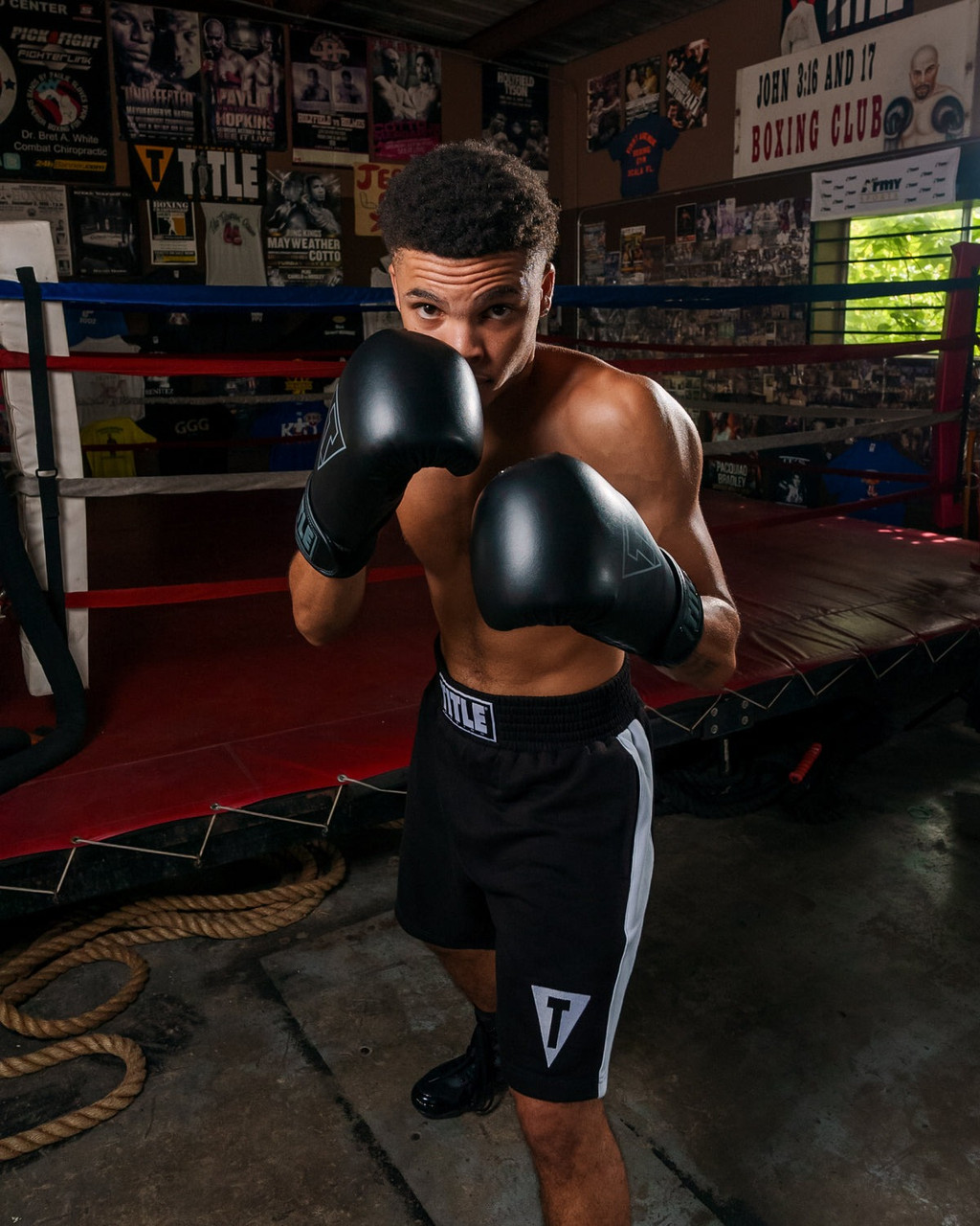 Боксерські рукавиці TITLE Boxing Vegan Gloves Black 14 oz