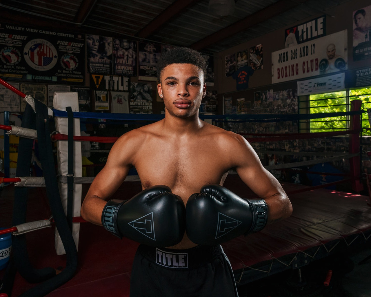 Боксерські рукавиці TITLE Boxing Vegan Gloves Black 14 oz
