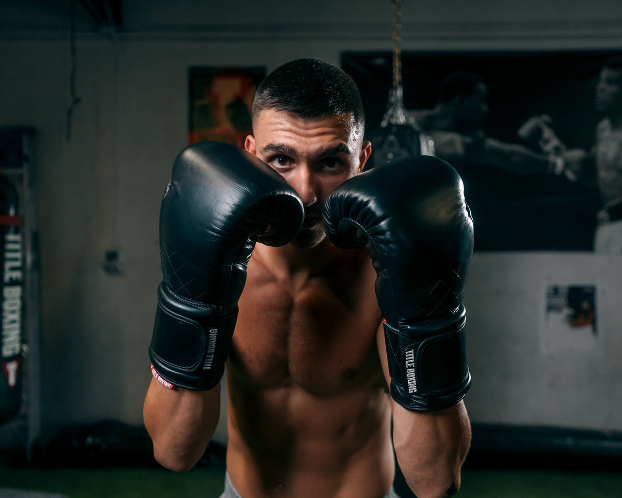 Боксерські рукавиці TITLE Boxing Ko-Vert Black 16 oz