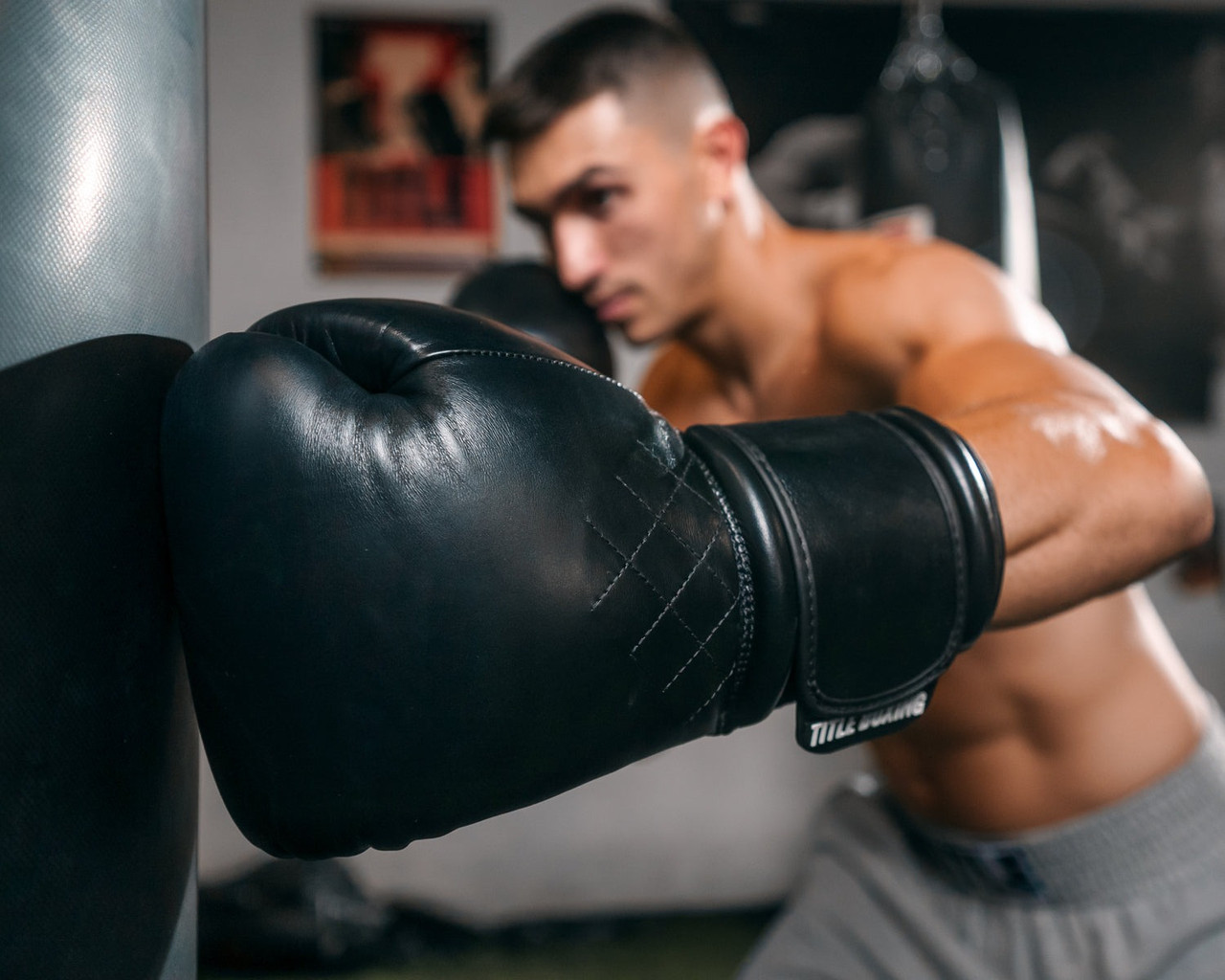 Боксерські рукавиці TITLE Boxing Ko-Vert Black 16 oz