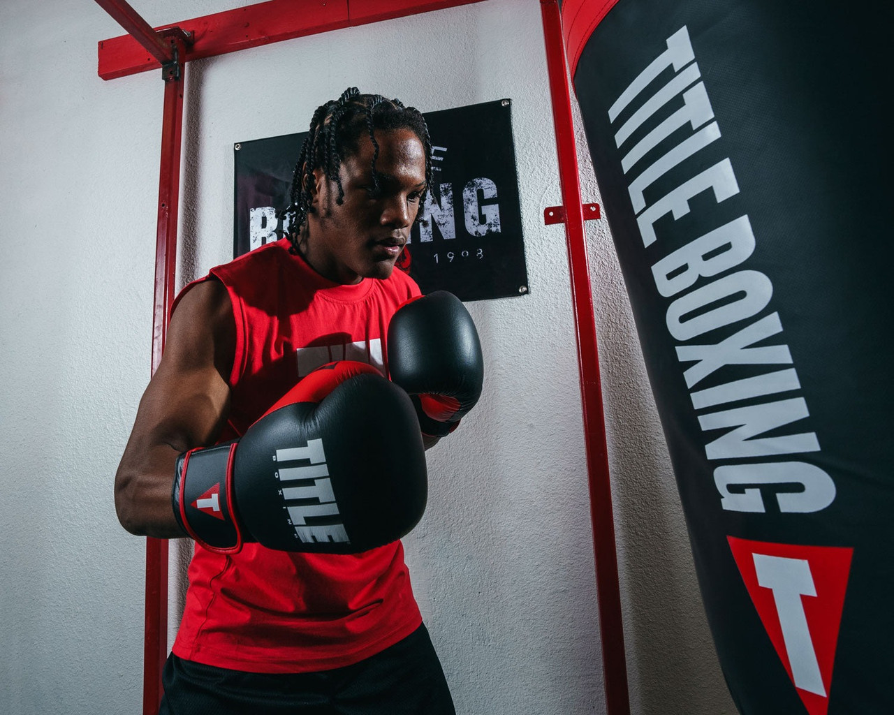 Боксерські рукавиці TITLE Boxing Dynamic Strike Black/Red 16 oz