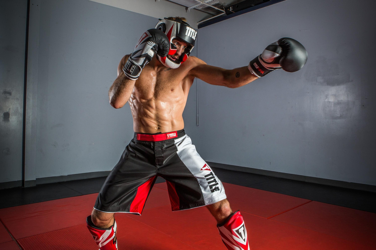 Боксерський шолом TITLE MMA Command Full Black/Red/White L